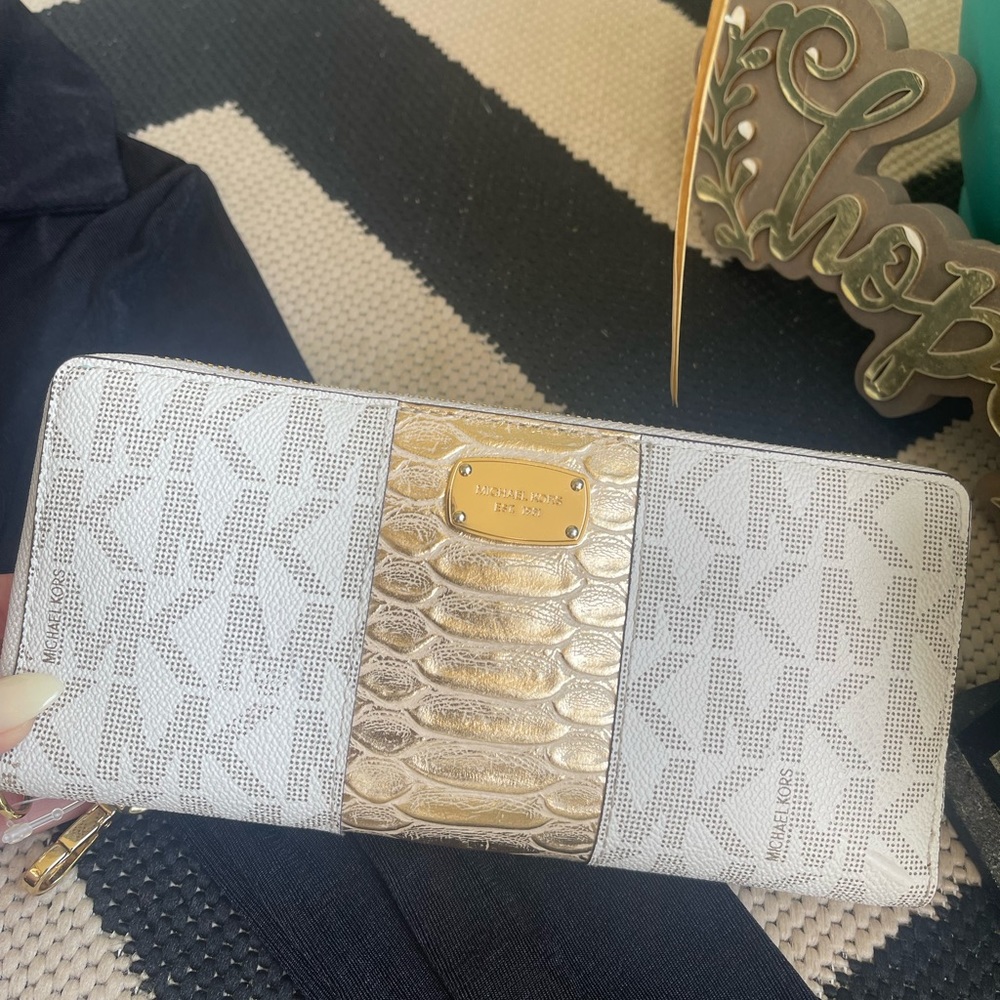 Michael Kors wallet